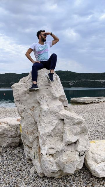 Adis on rock