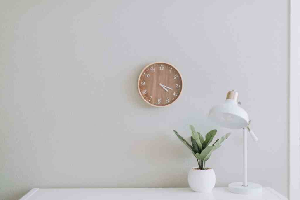 Clean desk space for productive meditation